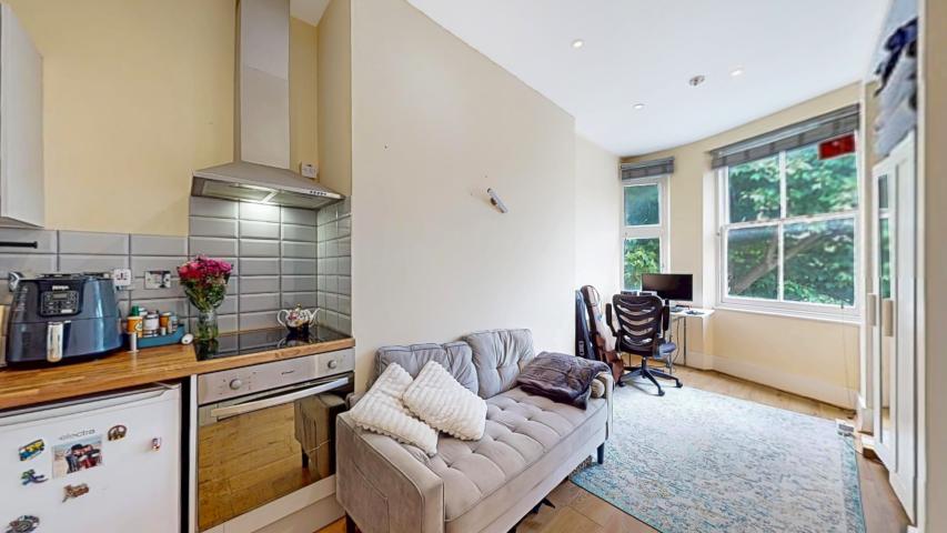 			NEW INSTRUCTION, Studio Apartment, 1 bath, 1 reception Flat			 Sutherland Avenue, MAIDA VALE